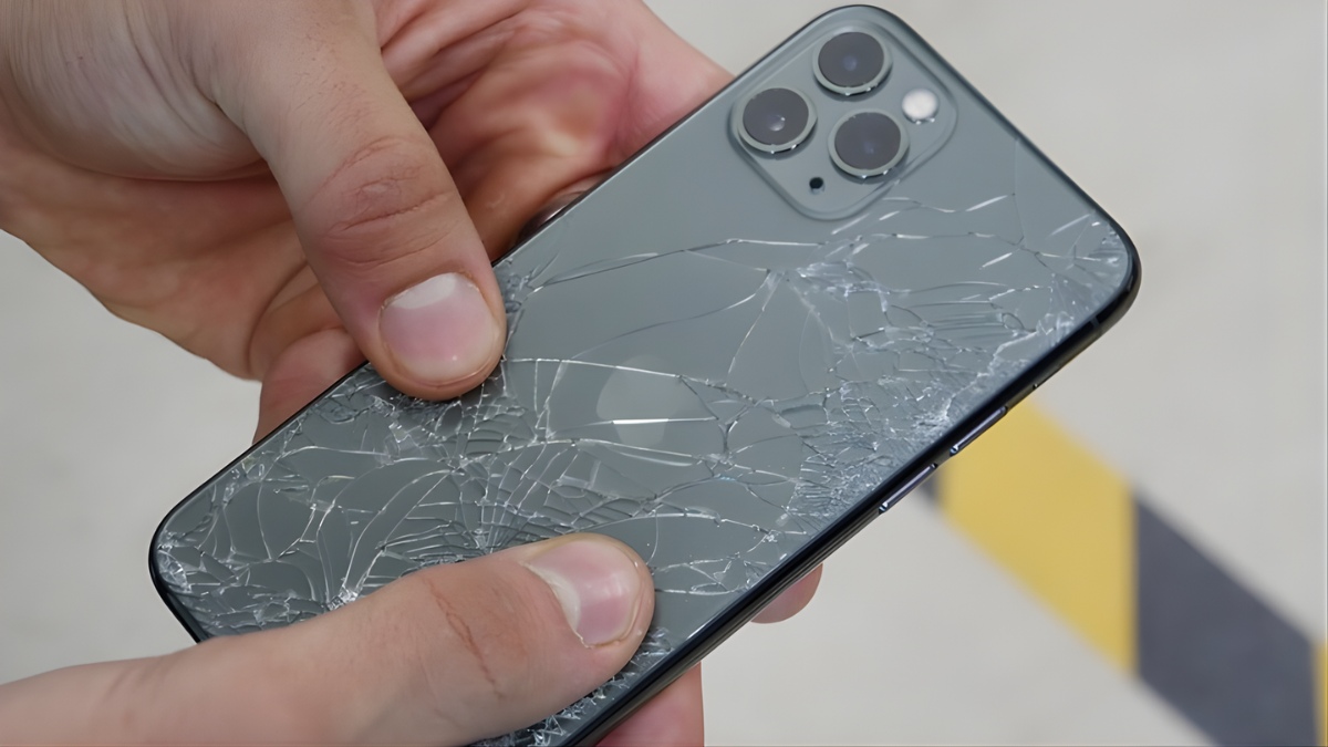 iPhone bị va đập khiến màn hình iPhone chớp nháy liên tục iPhone bị va đập khiến màn hình iPhone chớp nháy liên tục