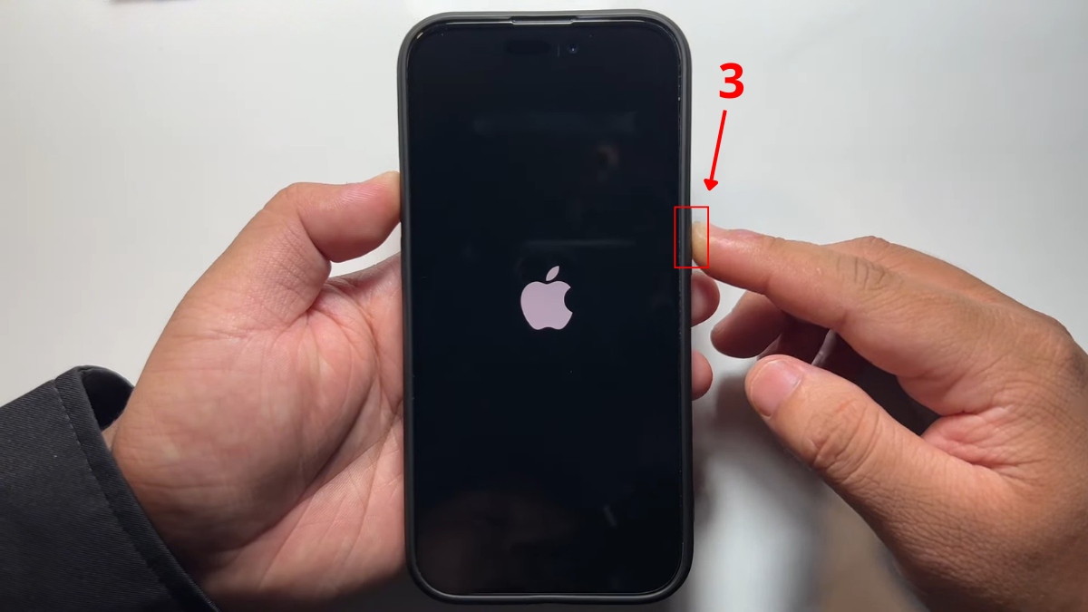 Khởi động lại máy để khắc phục lỗi màn hình iPhone chớp nhanh liên tục - bước 3 Khởi động lại máy để khắc phục lỗi màn hình iPhone chớp nhanh liên tục - bước 3